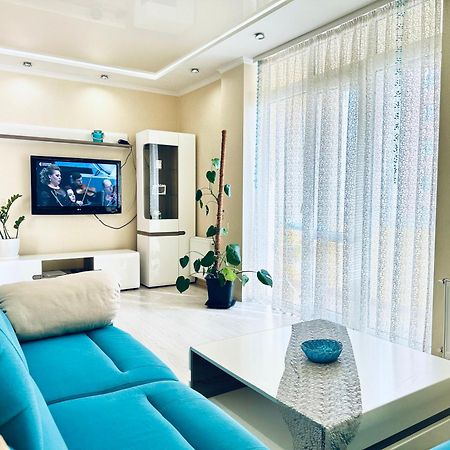 Apartments With A Coffee Machine In The City Center, Near A Park And Zlata Plaza روفنو المظهر الخارجي الصورة