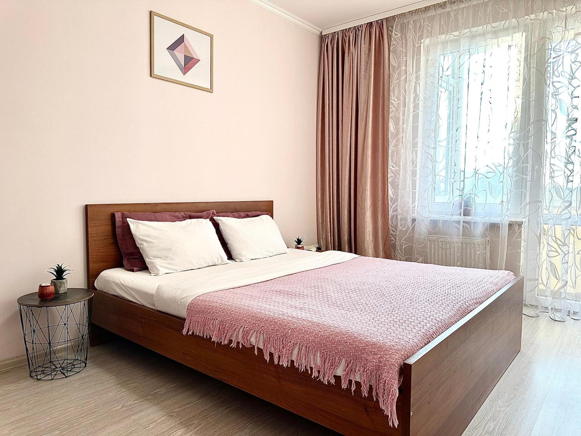Apartments With A Coffee Machine In The City Center, Near A Park And Zlata Plaza روفنو المظهر الخارجي الصورة