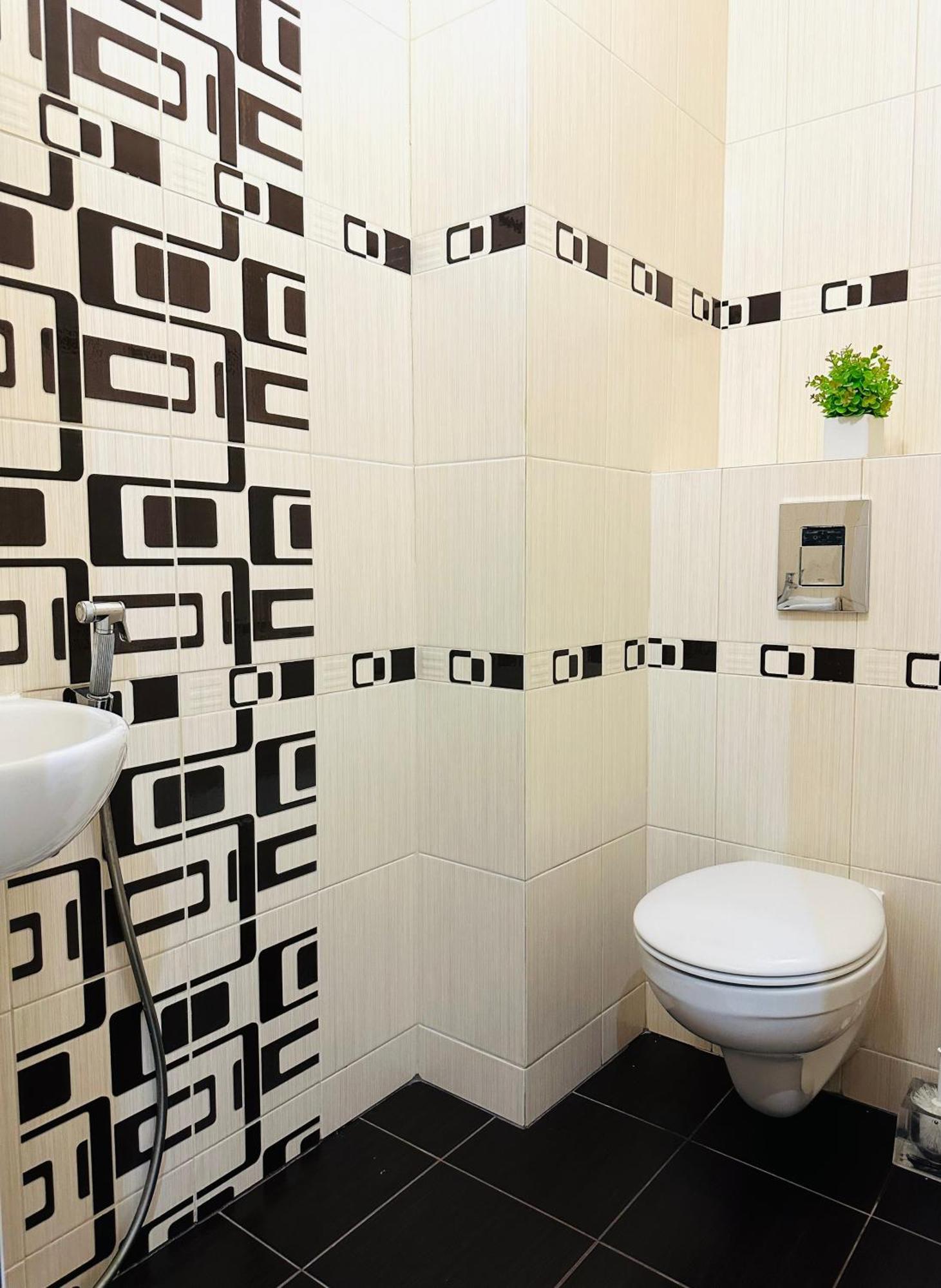 Apartments With A Coffee Machine In The City Center, Near A Park And Zlata Plaza روفنو المظهر الخارجي الصورة